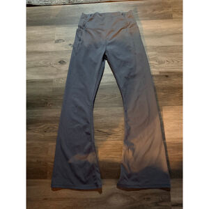 High-rise, flared leggings in a grey/blue color. Size Large